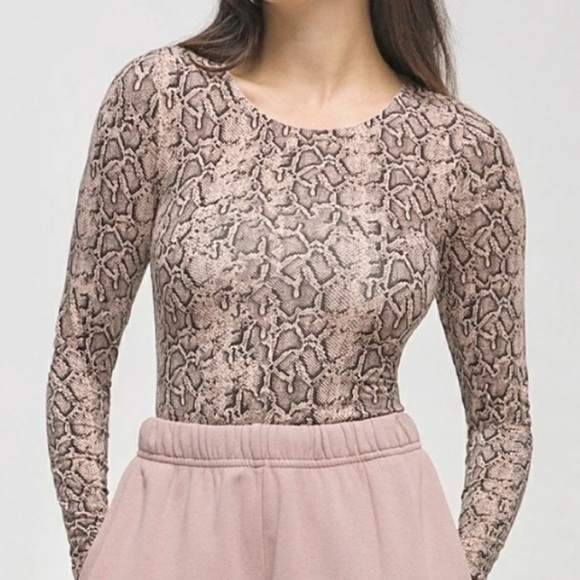 Good American Tops - NWT Good American Boa Bodysuit